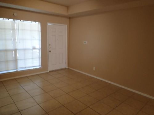 544 Signal Hill Ct, Fort Worth TX  76112-8659 exterior