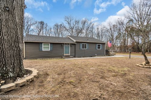 18 Francis Mills Rd, East Freehold NJ  07728-7944 exterior
