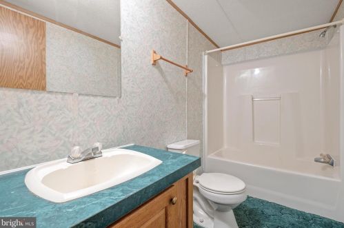 207 Sunningdale Ct, Lancaster PA  17603-2185 exterior