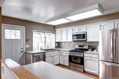 8123 Phillips Cir, Englewood CO 80112-3254 exterior