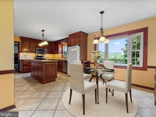 355 Richland Dr, Lancaster PA  17601-3631 exterior