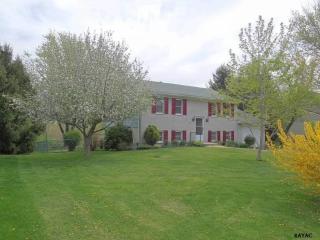 4190 Marlborough Rd, York, PA 17315-3421