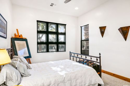 340 Snow Cyn Dr, Kayenta UT 84738-6041 exterior