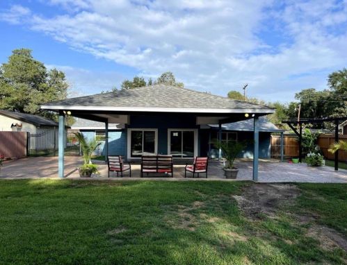 1004 Booker T Washington St, Conroe TX  77301-3610 exterior