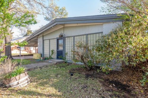1941 Standish Dr, Irving, TX 75061-2074
