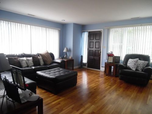 1 Badger Rd, Providence, RI 02908-2317