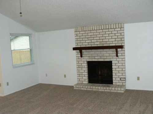 1775 Cricket Hollow Dr, Austin TX  78758-4254 exterior