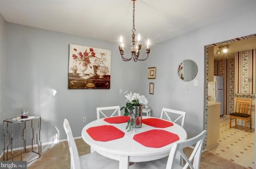 33 Valleybrook Dr, Lancaster PA  17601-4612 exterior