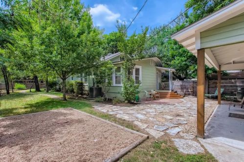 3901 Becker Ave, Austin TX  78751-5209 exterior