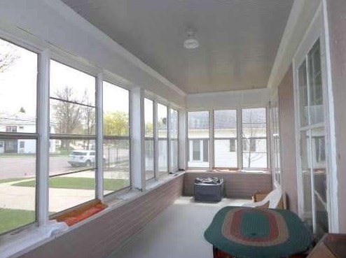 817 River Rd, Windom, MN 56101-1321