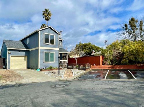 505 Miller Ln, Windsor, CA 95492-8068