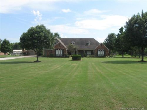 9450 500 Rd, Claremore, OK 74019-3891
