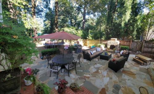 3103 Dl Dr, Atlanta GA  30305-2722 exterior