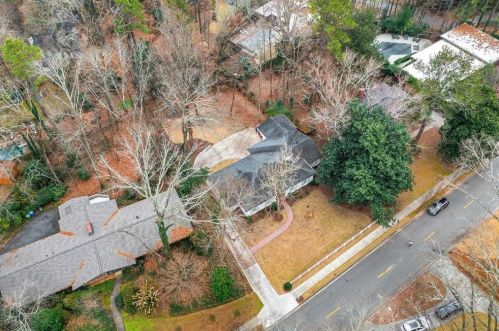 2787 Margaret Mitchell, Atlanta GA  30327-1852 exterior