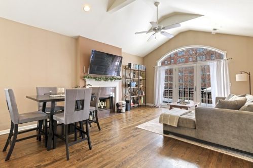 2729 Sheffield Ave, Chicago, IL 60614-6860