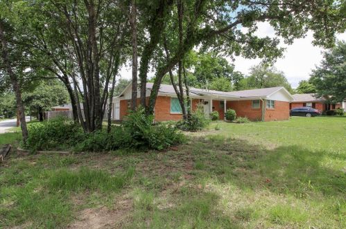 7201 Hightower St, Fort Worth TX  76112-5810 exterior