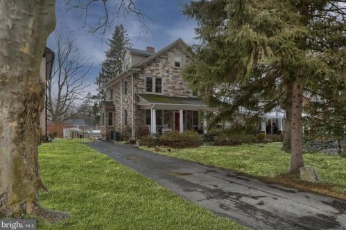 638 State St, Lancaster PA  17603-2641 exterior