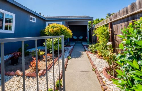 1876 Bagpipe Way, San Jose, CA 95121-1511
