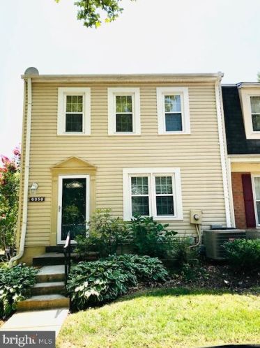 6358 Pine View Ct, Springfield, VA 22015-3550