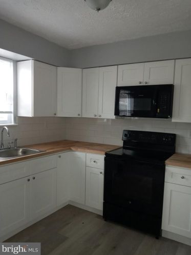 151 Hampshire Rd, Erial, NJ 08081-2111