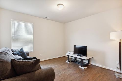 3812 Hempstead Way, Atlanta GA  30331-5268 exterior