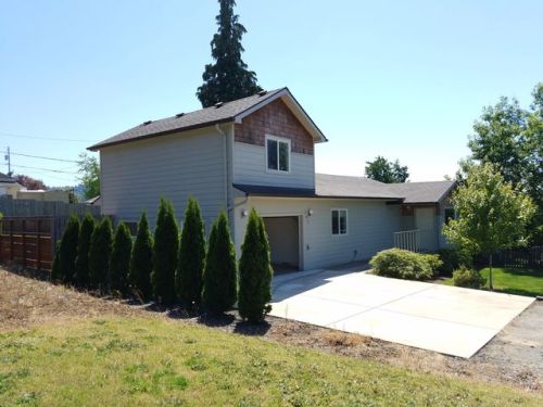241 C St, Springfield, OR 97477-5340