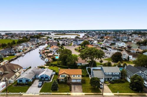 2110 Riviera Pkwy, Point Pleasant Beach, NJ 08742-4921