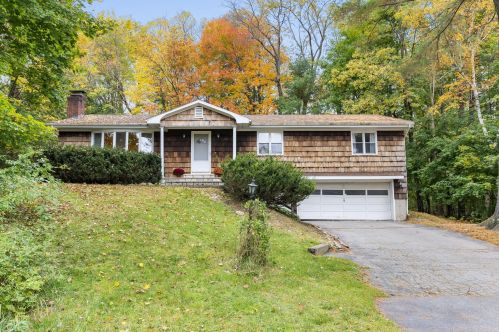 6 Wicklow Pl, Lewiston, ME 04240-5211