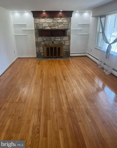 2106 Lyndell Dr, Lancaster PA  17601-5728 exterior