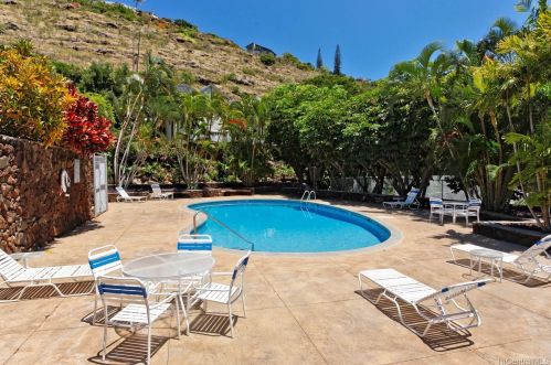 1515 Kalaniwai Pl, Honolulu HI  96821-1211 exterior