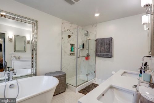 2502 Saddle Dr, Lancaster PA  17601-4827 exterior