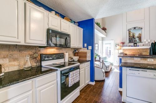 1446 Homestead Ln, Carrollton TX 75007-2991 exterior