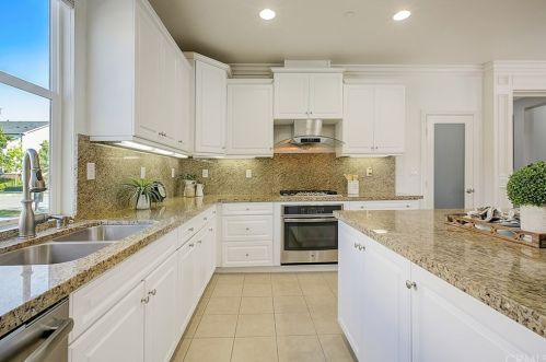 225 Wicker, Irvine CA  92618-1170 exterior