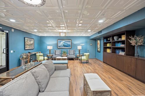 2470 Kalakaua Ave, Honolulu HI 96815-3265 exterior