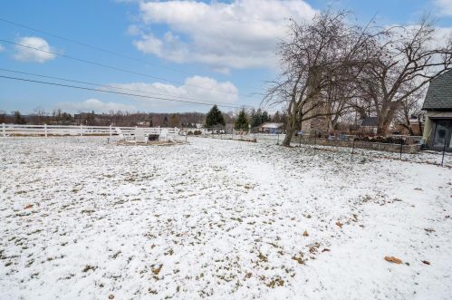252 Broadmoor Blvd, Springfield OH  45504-1120 exterior