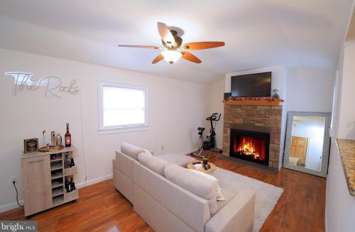 51 Sunset Blvd, Trenton NJ  08690-3950 exterior