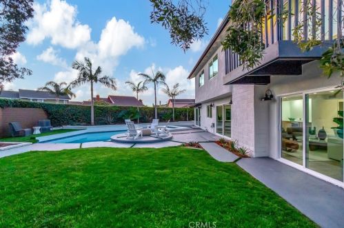 5892 Bellfield Ln, Huntington Beach CA  92648-1041 exterior