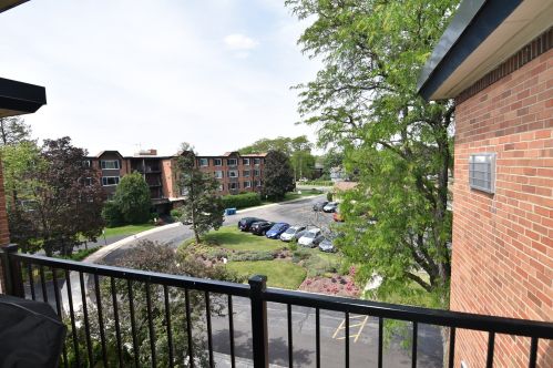 1207 Old Wilke Rd, Arlington Hts IL  60005-2975 exterior