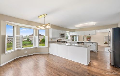 1210 Easton Dr, Carol Stream IL  60188-4817 exterior