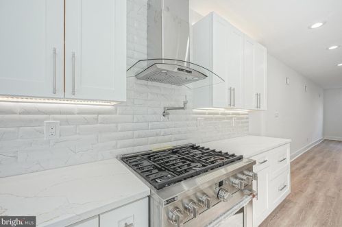 432 Manton St, Philadelphia PA 19147-5216 exterior