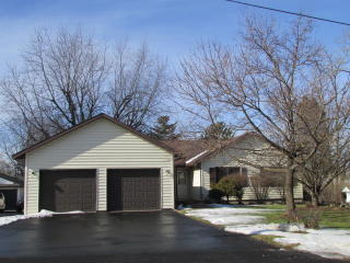 426 Pine Grove Ave, Gurnee, IL 60031-2925