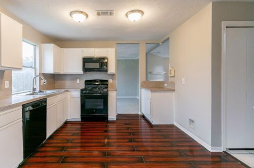 1410 Hunter Green Ln, Fresno, TX 77545-9596
