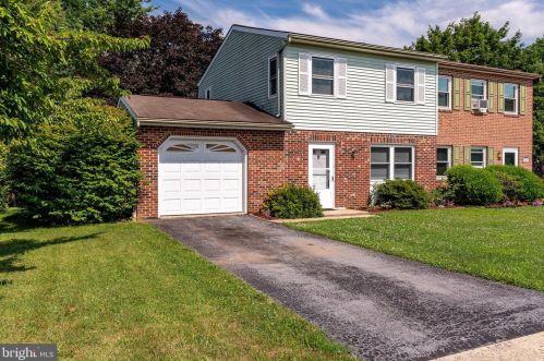 1081 Monticello Ln, Lancaster PA  17603-9410 exterior