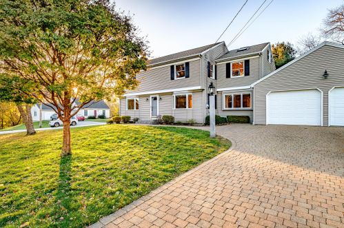 13 Broadmoor Dr, Cumberland, ME 04021-3636