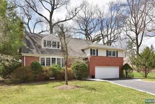 8 Glenwood Ct, Tenafly, NJ 07670-1105