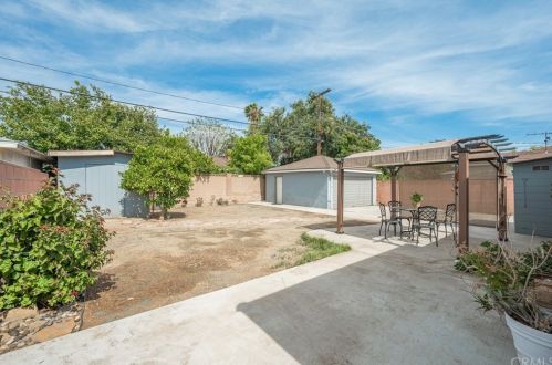 526 Buttonwood St, Anaheim CA  92805-2225 exterior