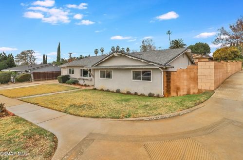 4691 Kleberg St, Simi Valley, CA 93063-1821