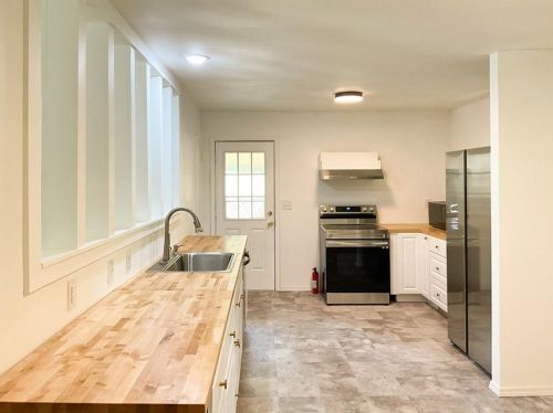 4213 Rockbridge Heights Dr, Stone Mountain, GA 30083-4223