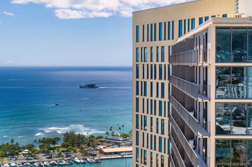 987 Queen St, Honolulu HI  96814-4118 exterior