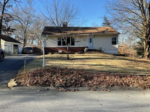 9 Spring Dr, Providence, RI 02919-3027
